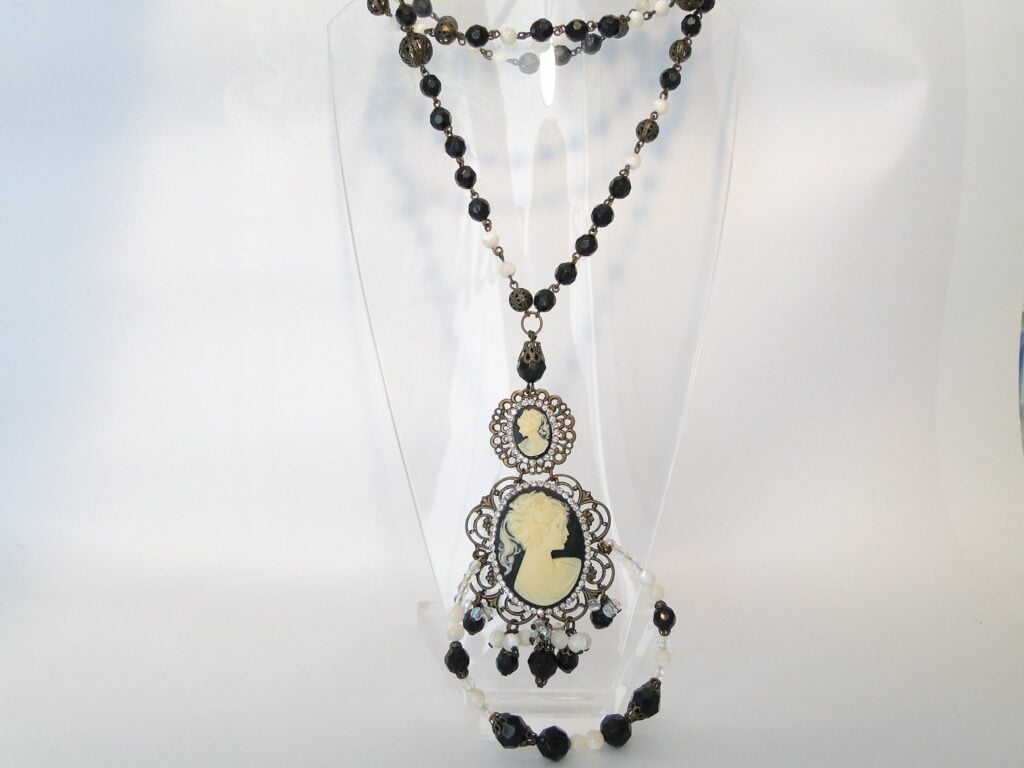 Collar camafeo negro Maite Cardenas