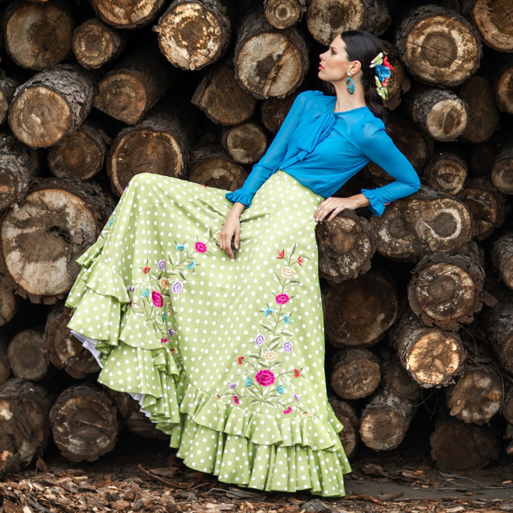 Catálogos | Tienda de trajes de flamenca, comunión y boda en Málaga y online