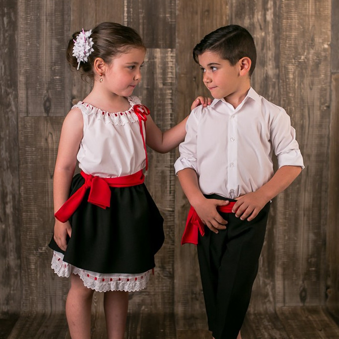 Catálogos | Tienda de trajes de flamenca, comunión y boda en Málaga y online